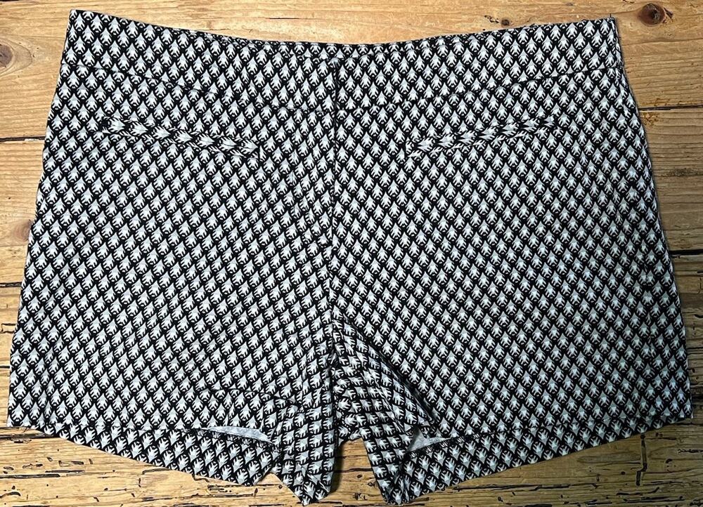 Kenar Women’s Black And Gray Print Shorts Size 4 NWOT